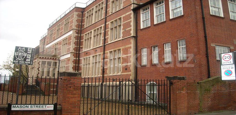 			NEW INSTRUCTION, 4 Bedroom, 1 bath, 1 reception Flat			 Charlotte Court Old Kent Road, Borough